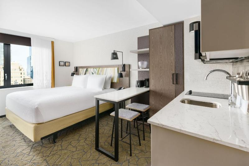Studio City View with Full Kitchenette, 1 King image 3