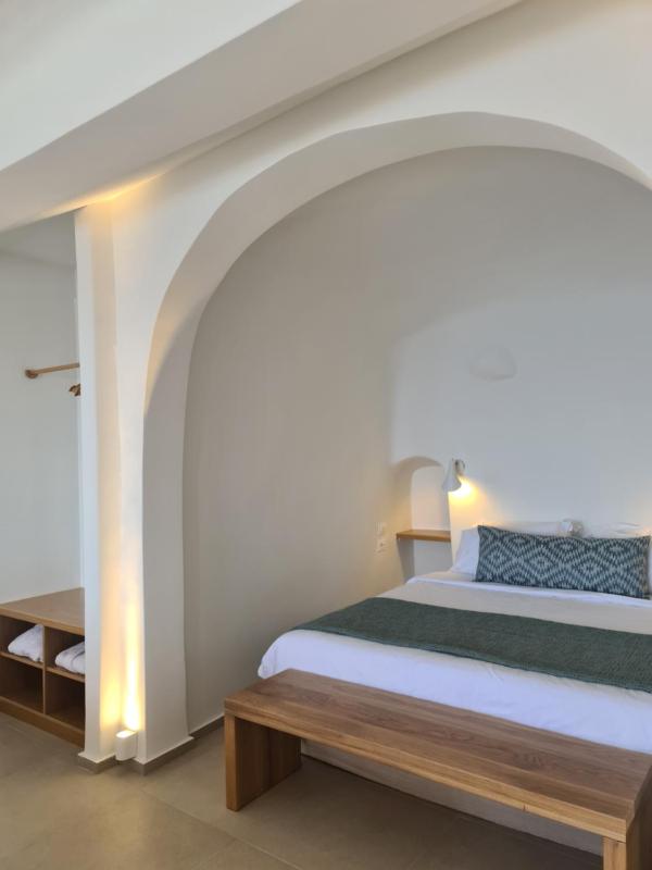 Deluxe Suite with Spa Bath image 4