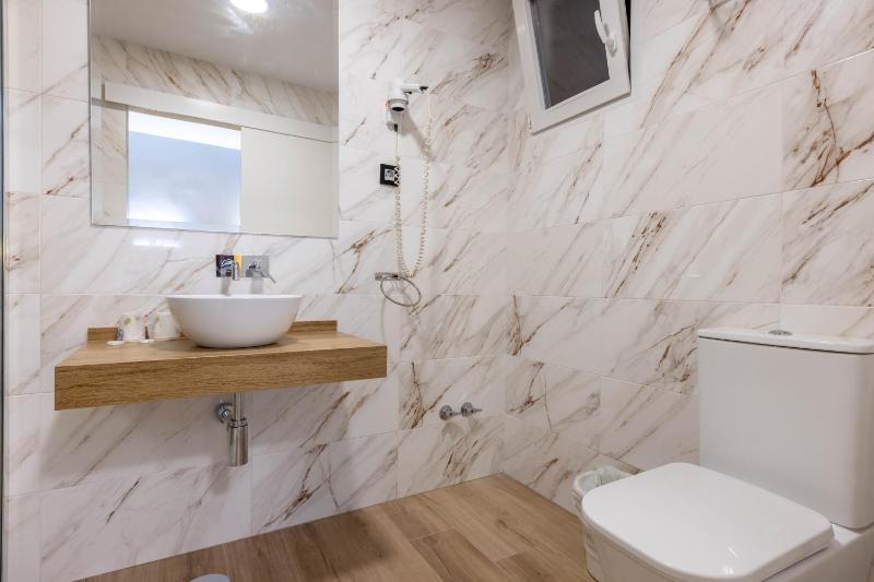 Double Room with Patio image 1
