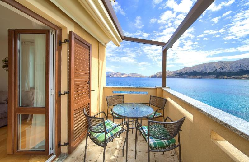 Apartment with Sea View image 4