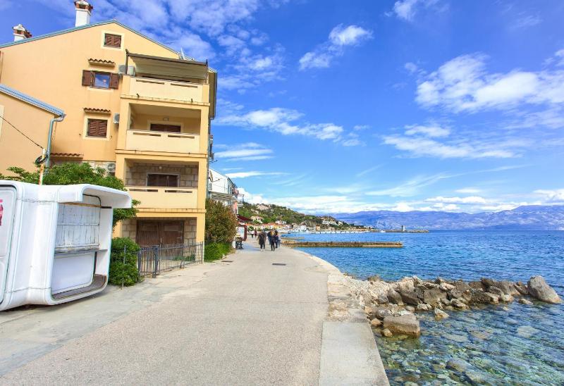 Apartment with Sea View image 3