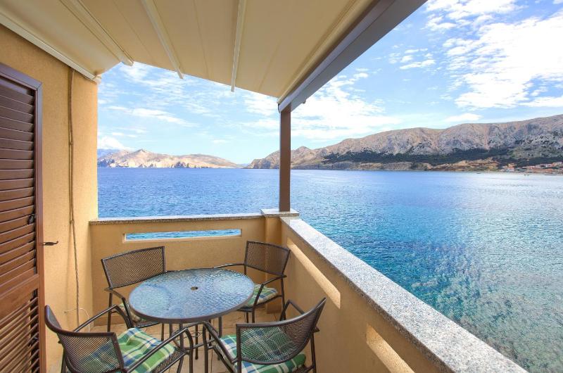 Apartment with Sea View image 2