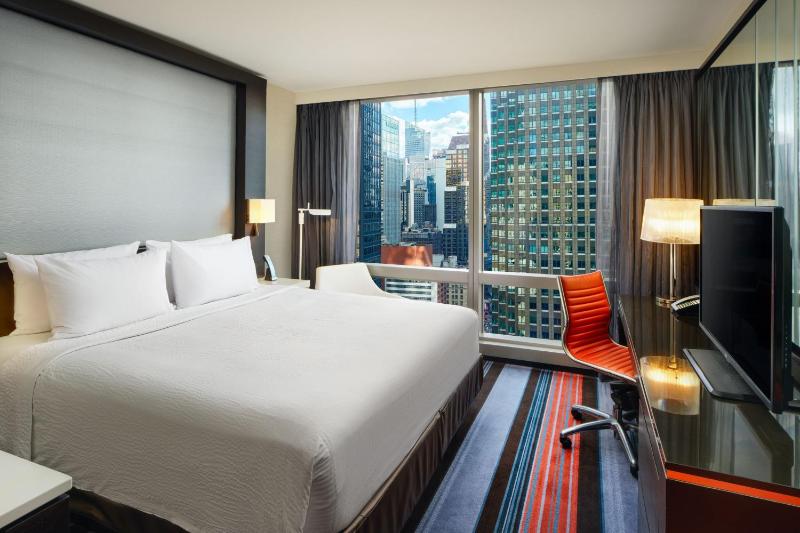 King or Queen Room with City View image 4