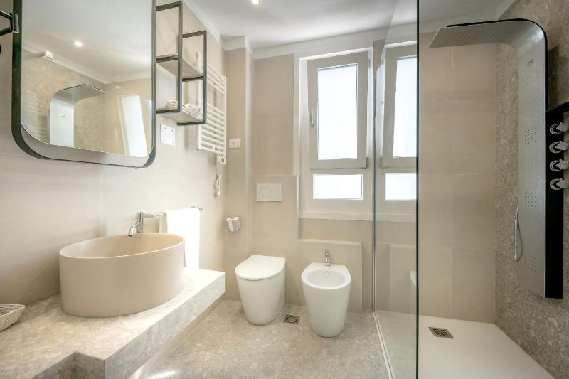 Suite with Sea View image 2