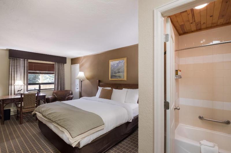 Classic Room, 1 Queen Bed image 3