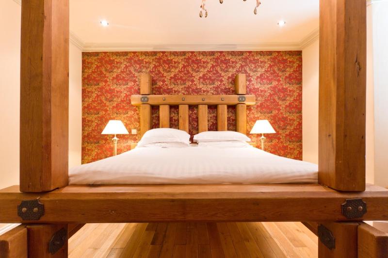 Superior Bedroom image 3