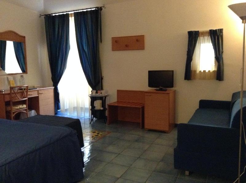 Superior Double Room image 3