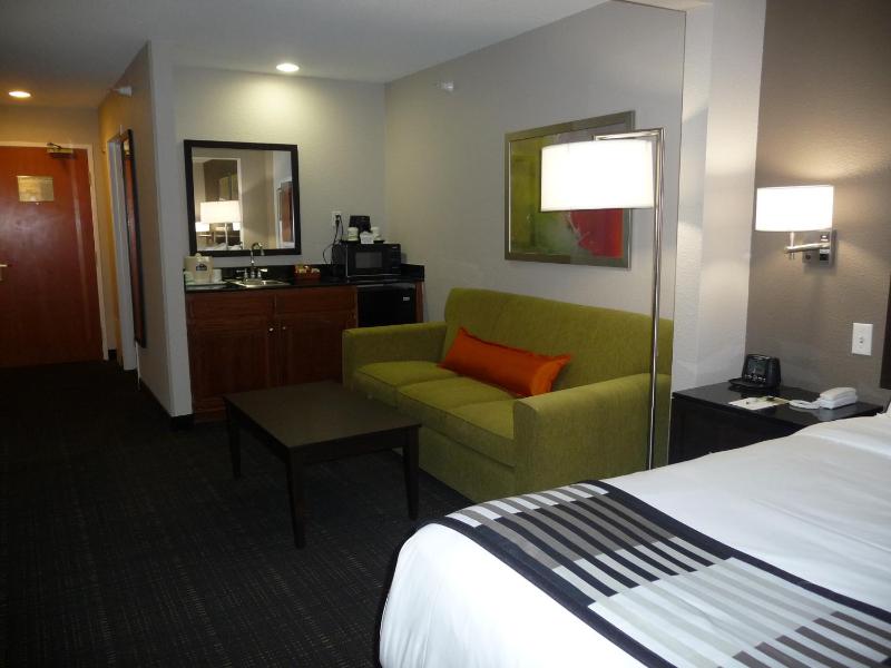 Deluxe King Room - Non-Smoking image 4