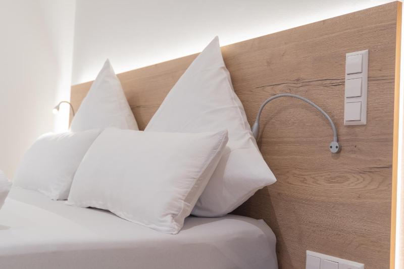 Twin Room image 1