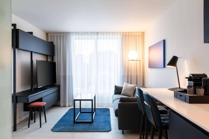1 Bedroom Suite, 1 King, Sofa bed image 2
