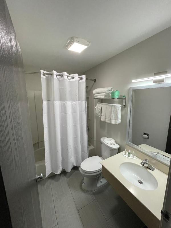 King Room - Non-Smoking image 2