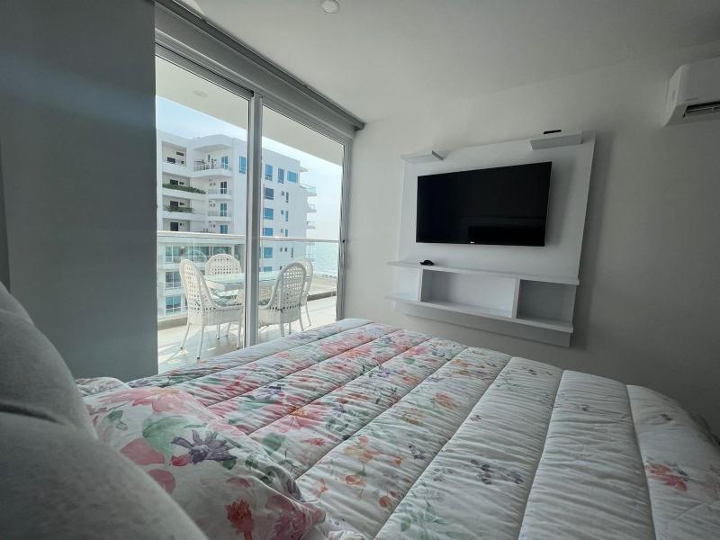 Hermoso apartamento con vista al mar y salida directa a la playa - image 3