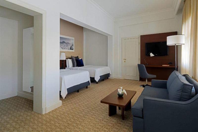 Executive Deluxe, Executive lounge access, Guest room, 2 Double image 1
