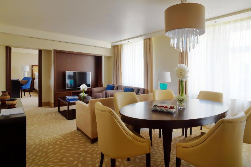 Marriott Suite, Executive lounge access, 1 King image 2