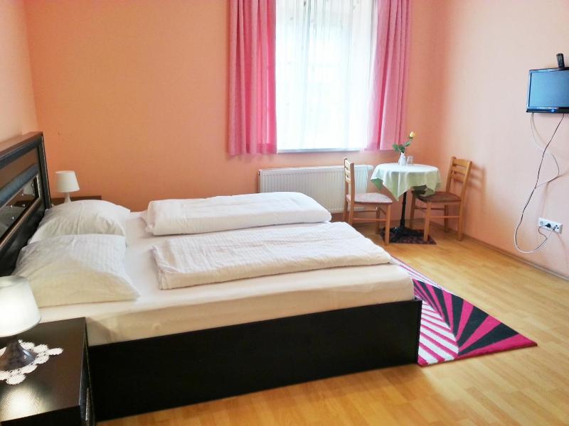 Double Room image 3