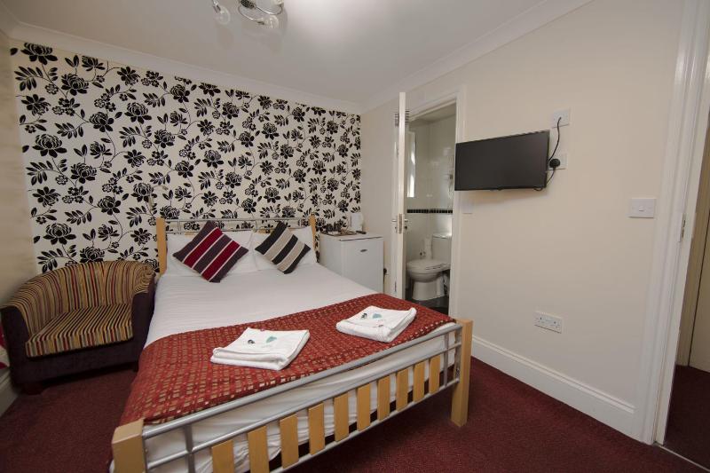 Double Room image 3