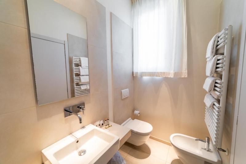 Standard Double or Twin Room image 4