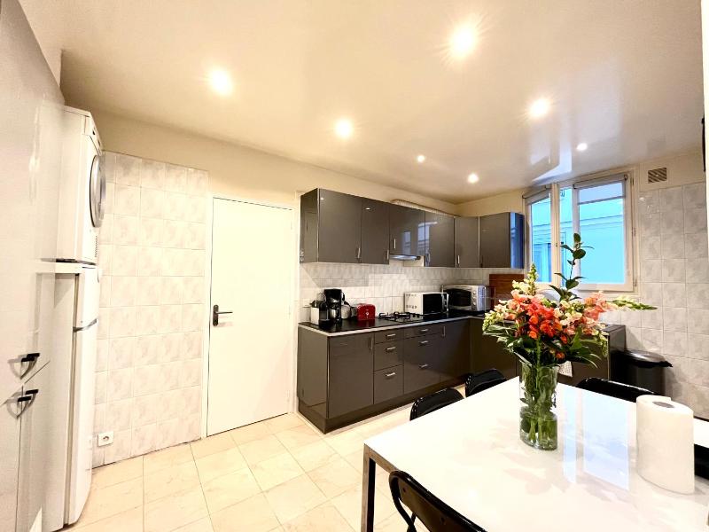 Cosy appartment in the marais district - image 14
