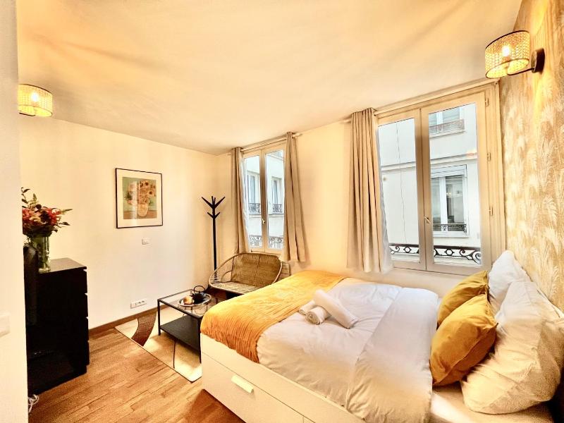 Cosy appartment in the marais district - image 16