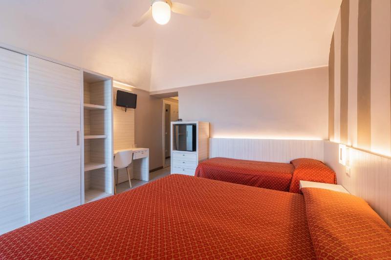 Triple Room with Sea View image 4