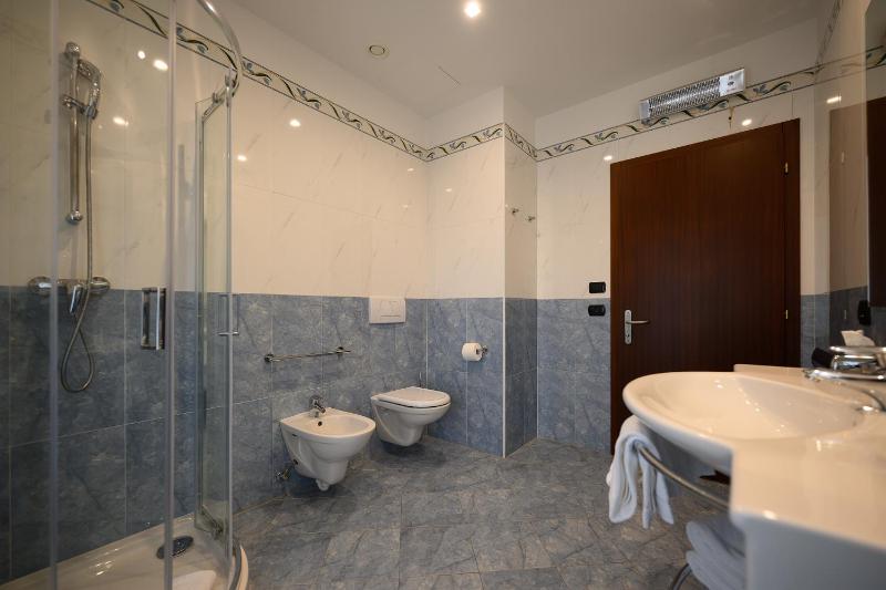 Junior Suite with Balcony image 4