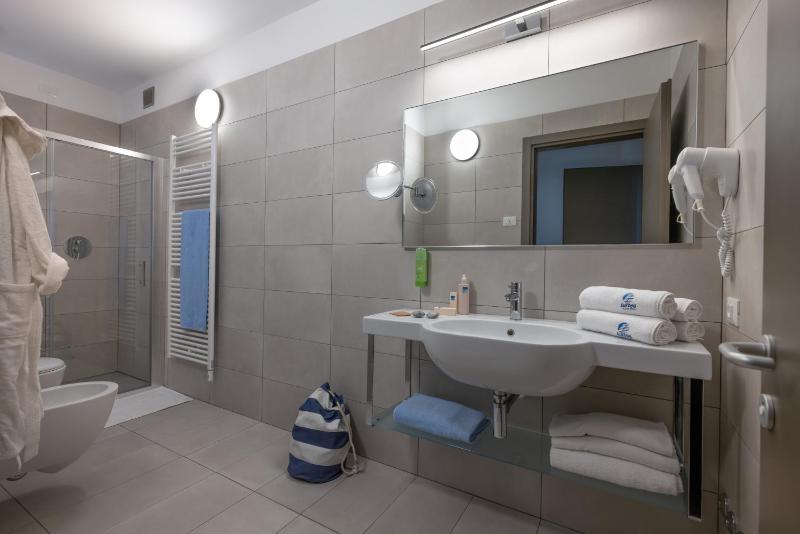 Standard Room with Balcony image 3