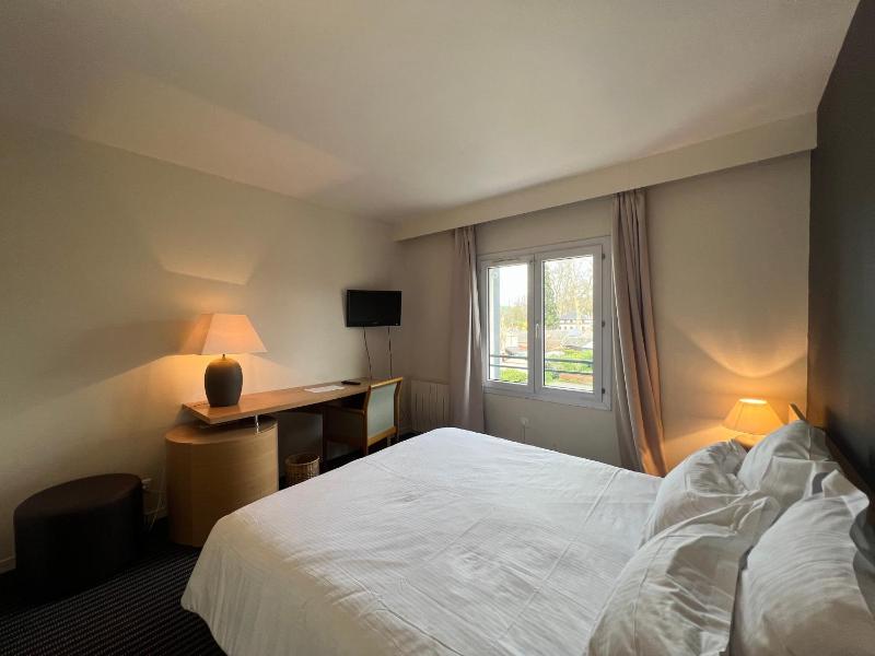 Standard Double Room image 4