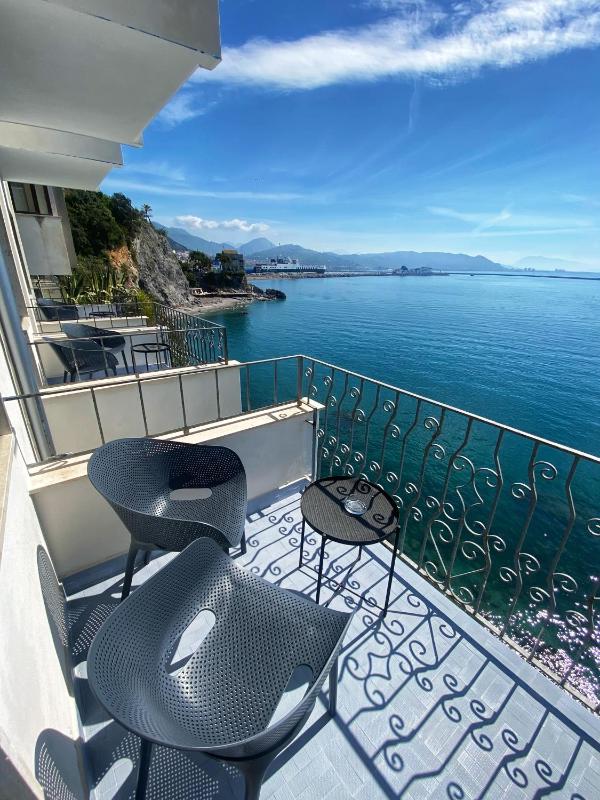 Standard Double Room with Sea View image 4