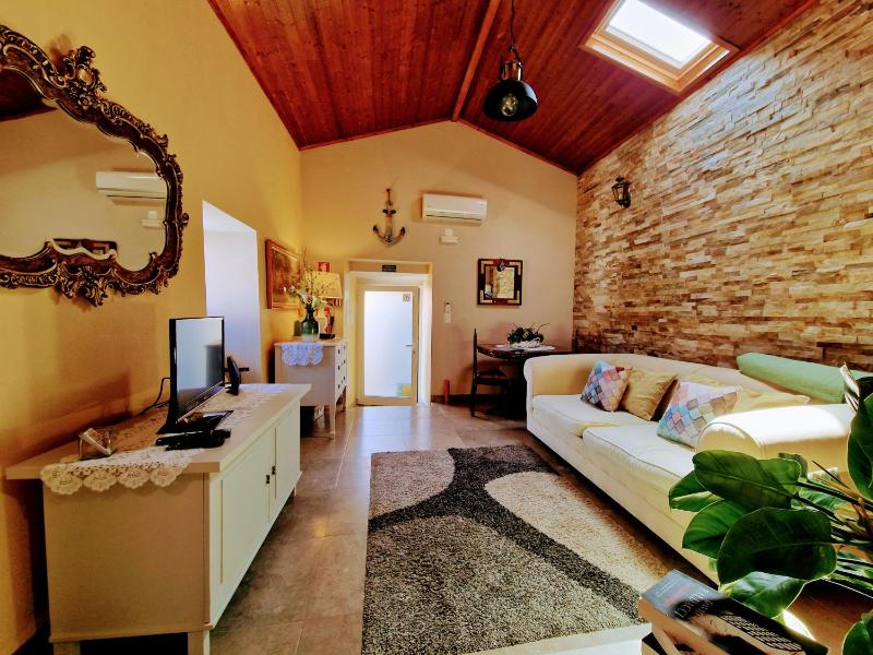 Casa das Azenhas by Lisbon Village Apartments - image 1