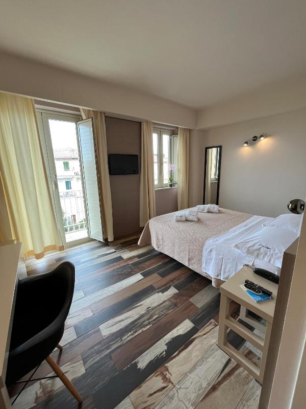Superior Double Room image 1