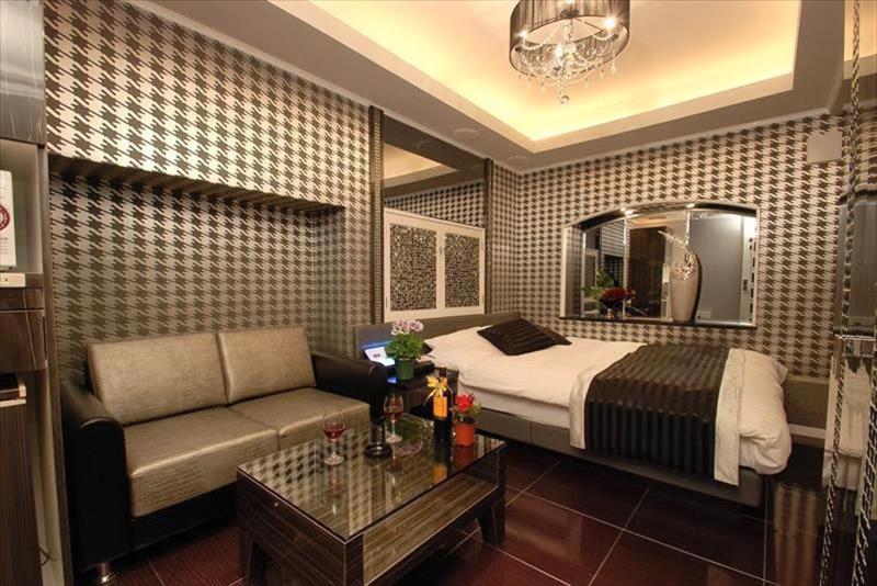 HOTEL Shuffle - image 11