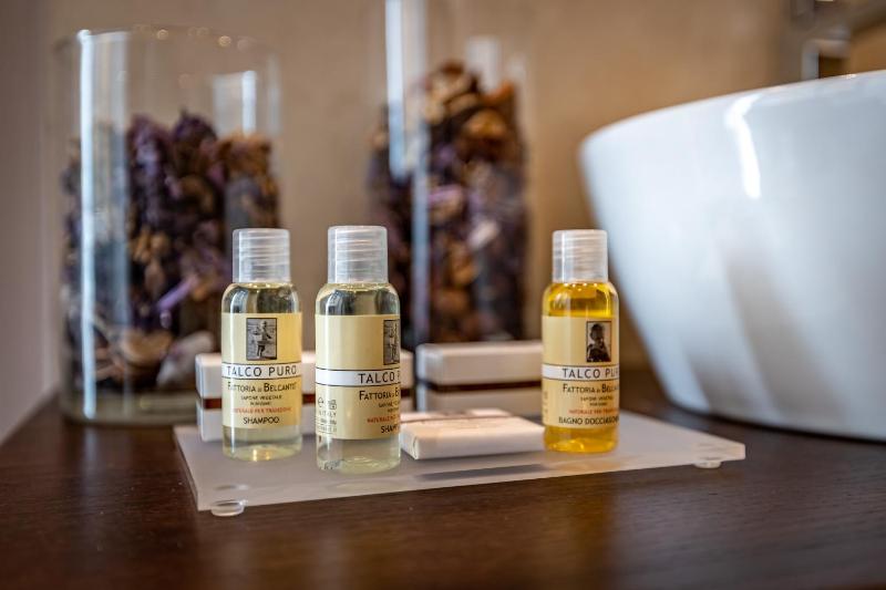 Junior Suite with Balcony image 3