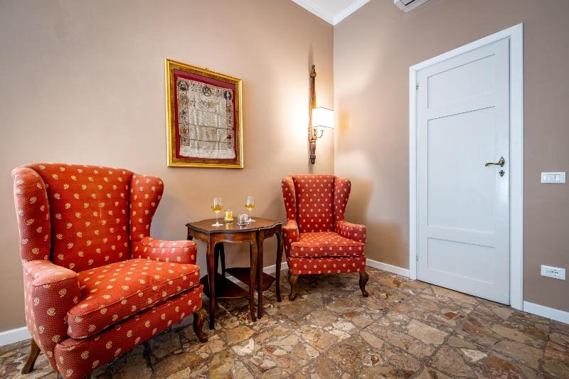 Superior Double or Twin Room with City View image 2