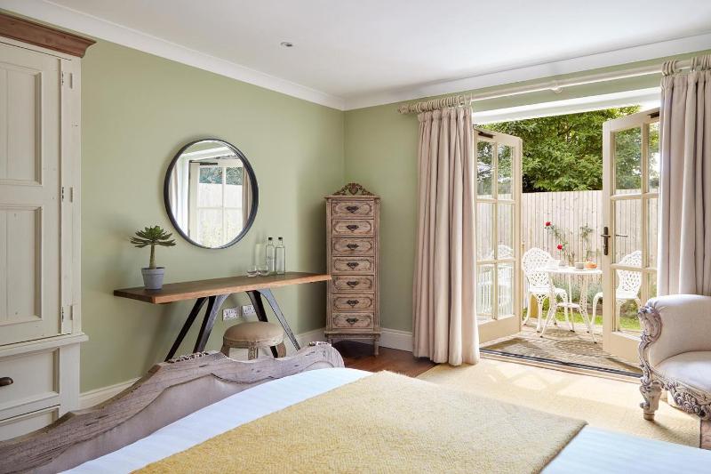 Deluxe Double Cottage (Dog Friendly on request) image 1