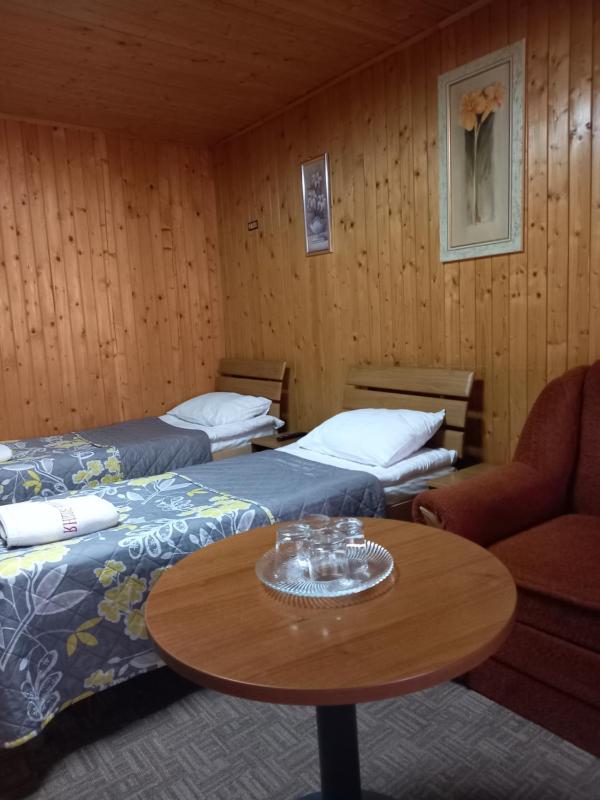 Family Room (2 Adults + 1 Child) image 3