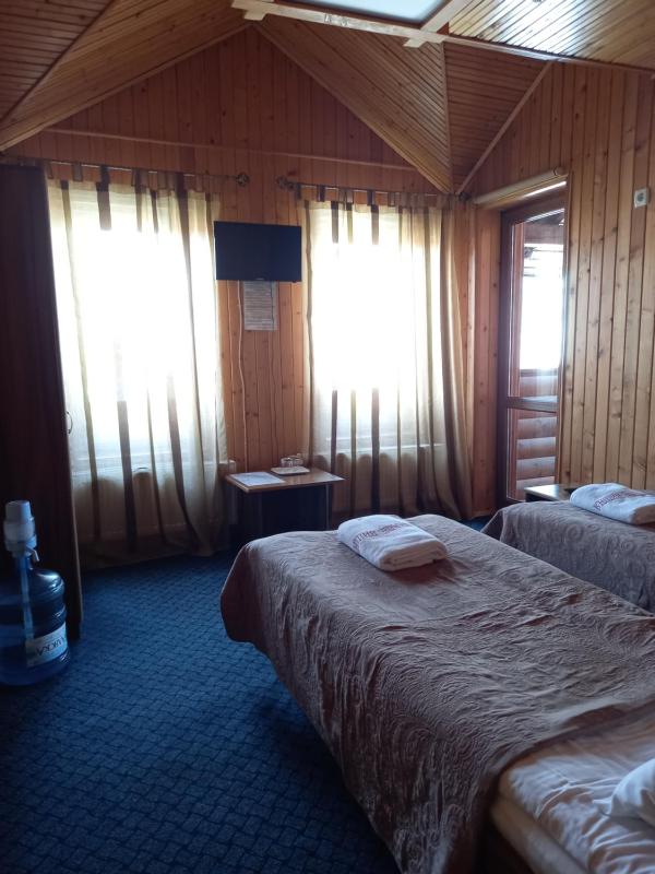 Twin Room image 4