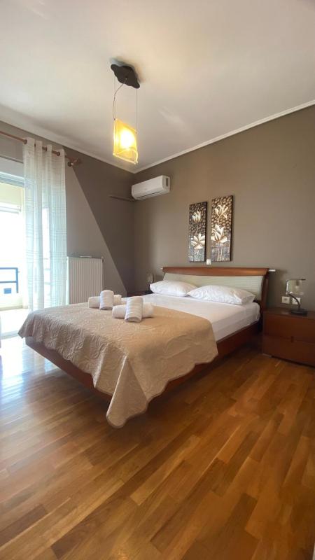 Five-Bedroom House image 3