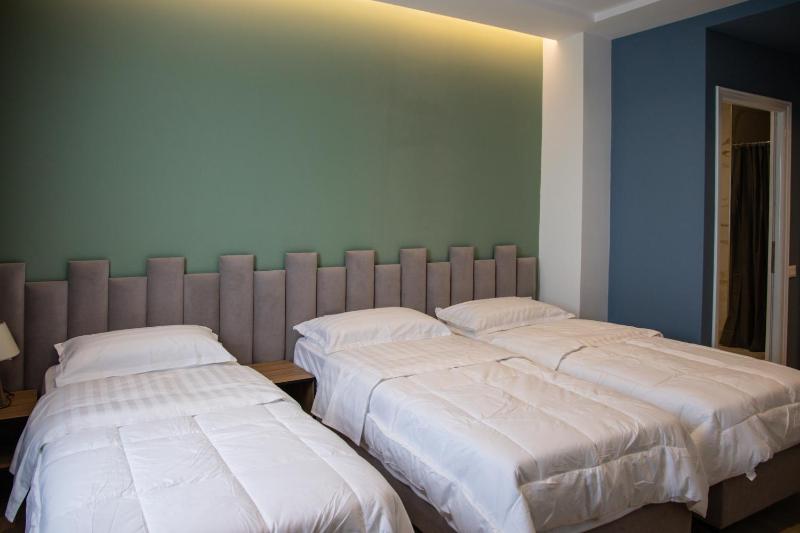 Deluxe Triple Room image 4