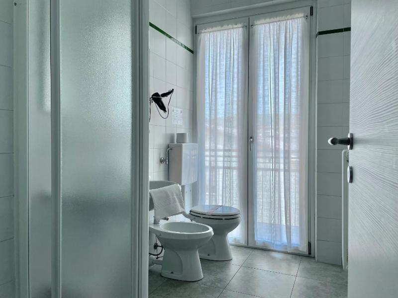 Standard One-Bedroom Apartment (4 Adults) image 3