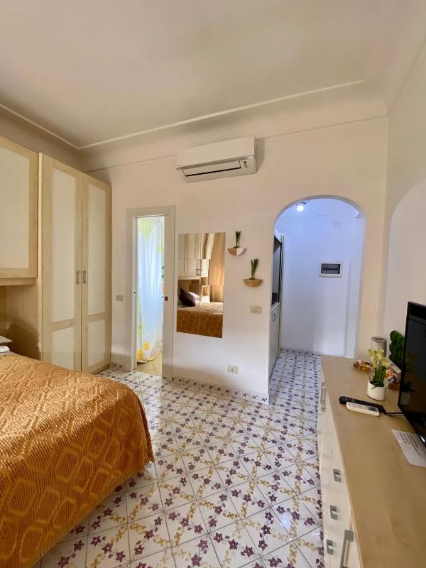 Studio Apartment image 1