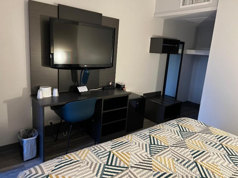 Deluxe Quadruple Room - Non-Smoking image 1
