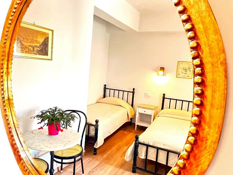 Triple Room with City View image 1
