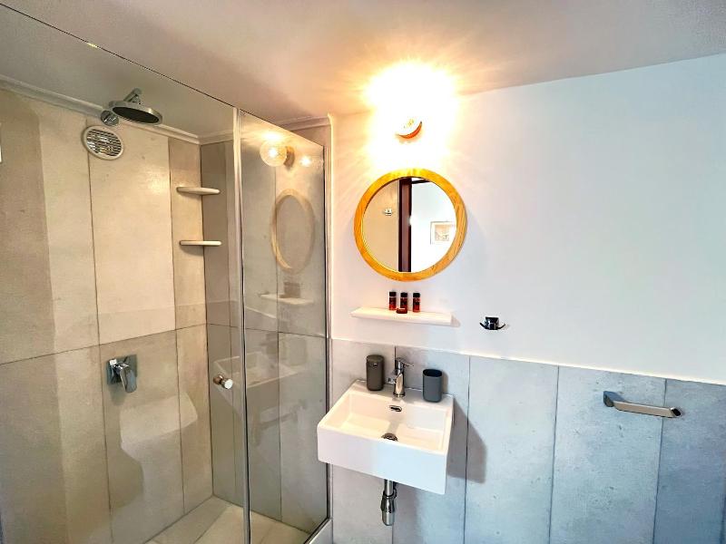 Triple Room with City View image 4