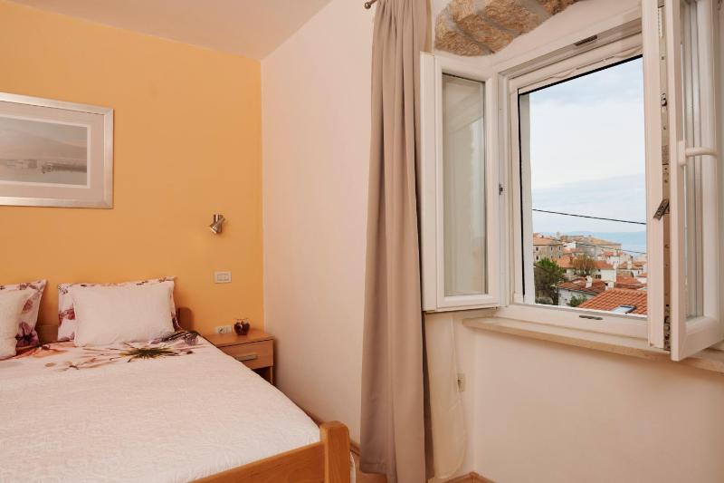 Studio Apartment with Sea View image 3