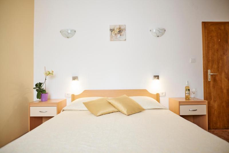 Studio Apartment image 1