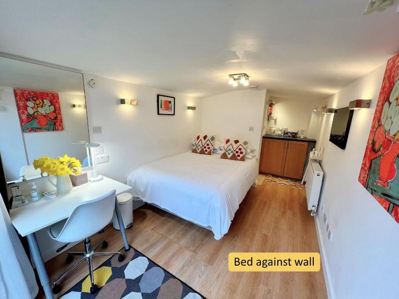 Small Double Room image 1