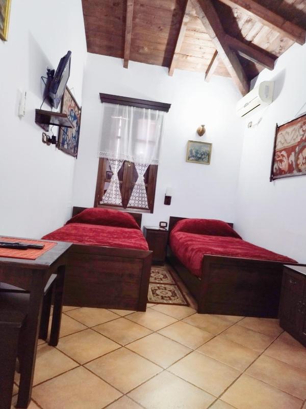 Twin Room image 1