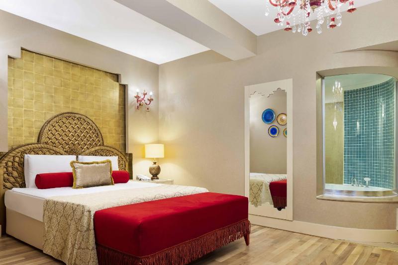 Queen Suite image 3