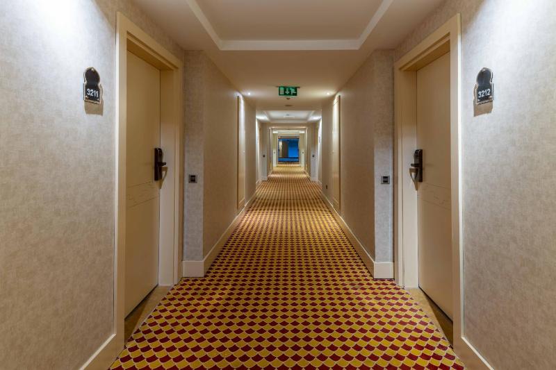 Standard Room with Garden View image 4