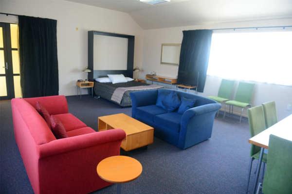 Victoria Court Motor Lodge - Spa & Free Parking - image 9